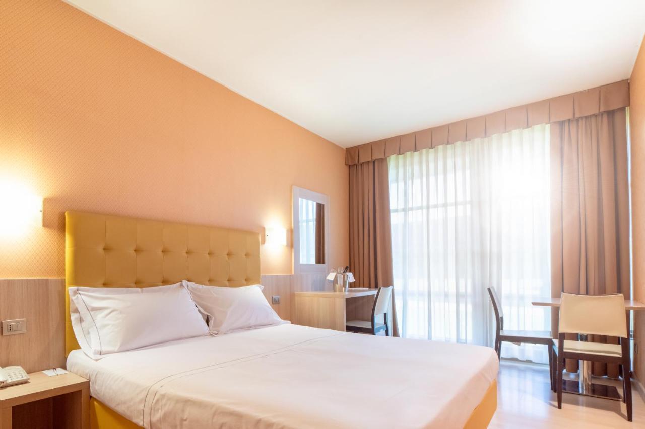 Motel Hotel Piranha 카메리아노 외부 사진