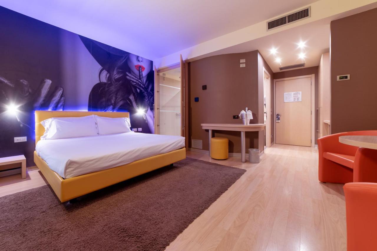 Motel Hotel Piranha 카메리아노 외부 사진