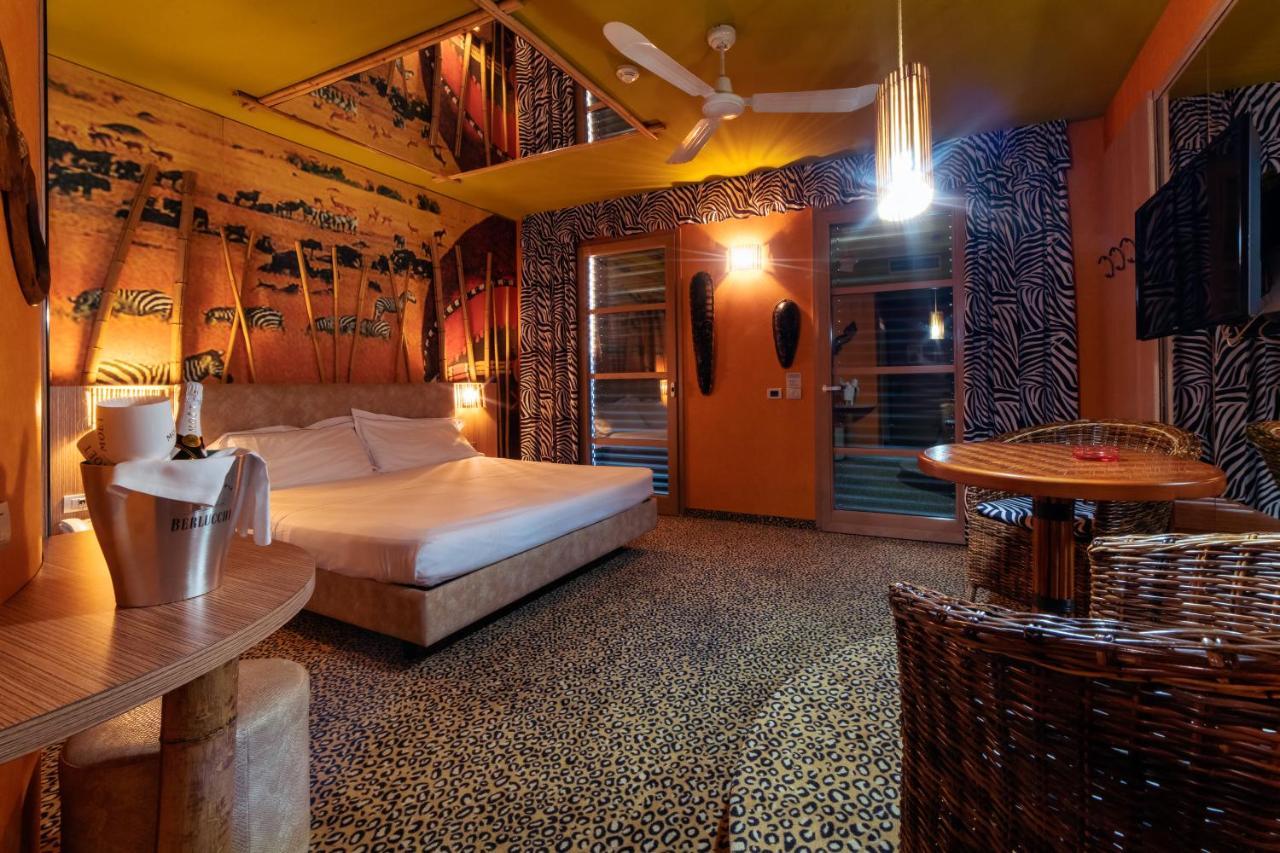 Motel Hotel Piranha 카메리아노 외부 사진